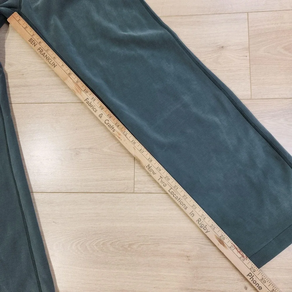 Lululemon Softstreme High Rise SweatPants Womens 4 Green Straight Leg Pockets